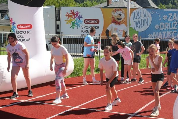 sportne-igre-mladih-tek60m-2026-tekacice-fotodjazbec134E6F5E-58C9-EBD8-4875-70471B12CB0D.jpg